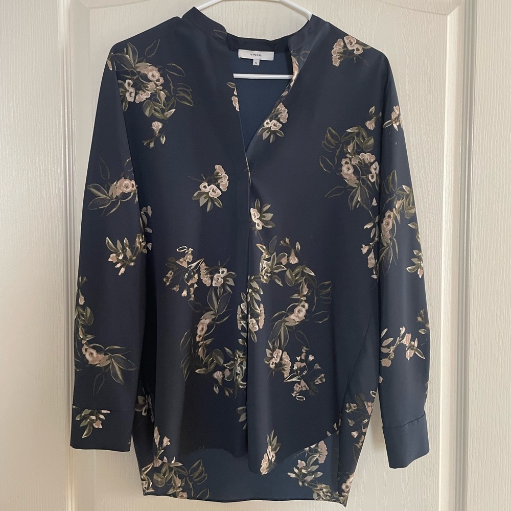 An elegant dress shirt from Vince - new
